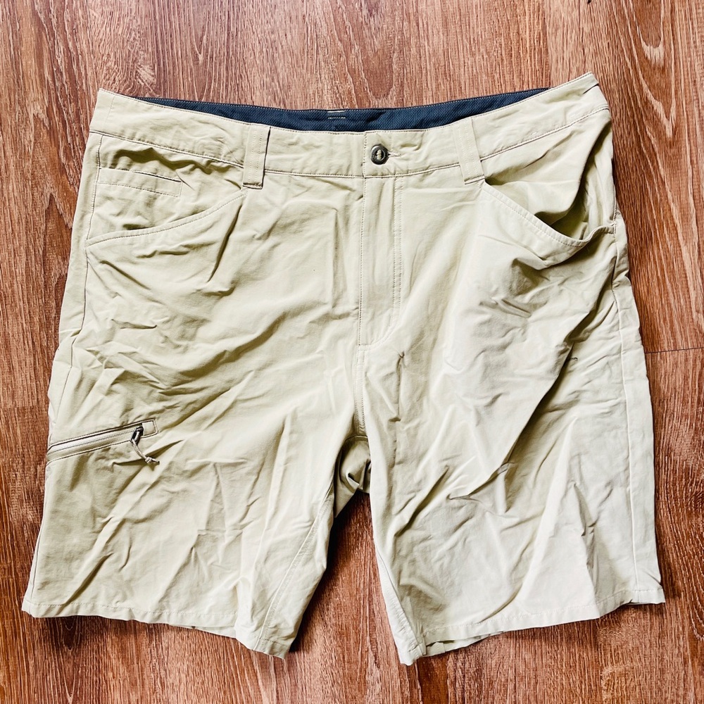 Patagonia Men’s Shorts Light Tan Size 38